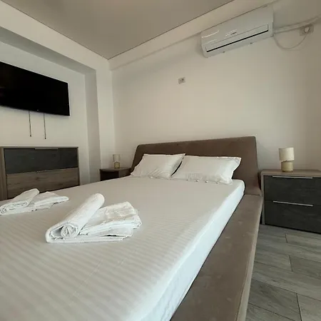 704 B2 Almar Luxury Residence-renting & Free Pool-family Apartment