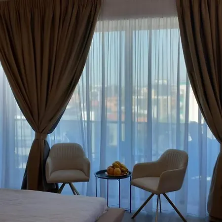704 B2 Almar Luxury Residence-renting & Free Pool-family Apartament